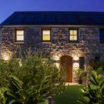 A stunning dog friendly cottage in Cornwall equipped with a hot tub and stunning views