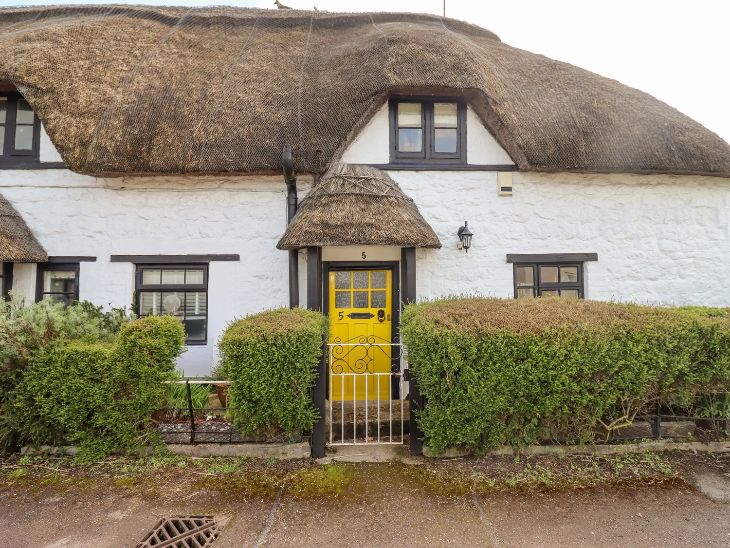 5 Packhorse thatched cottage dog friendly cotswolds